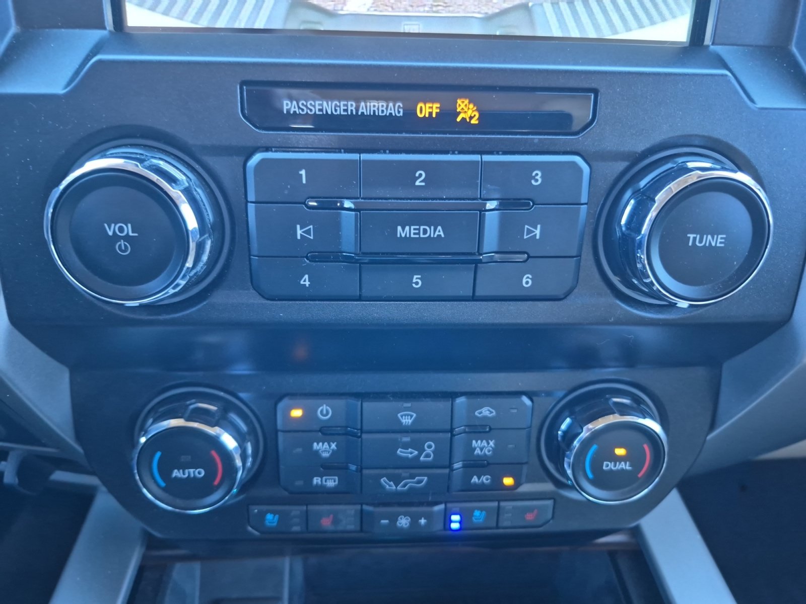 Used 2019 Ford F150 Lariat w/ Equipment Group 501A Mid AWD/4WD image 31