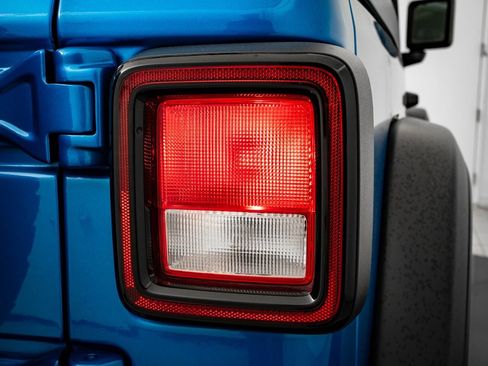 Used 2022 Jeep Wrangler Sport S image 16