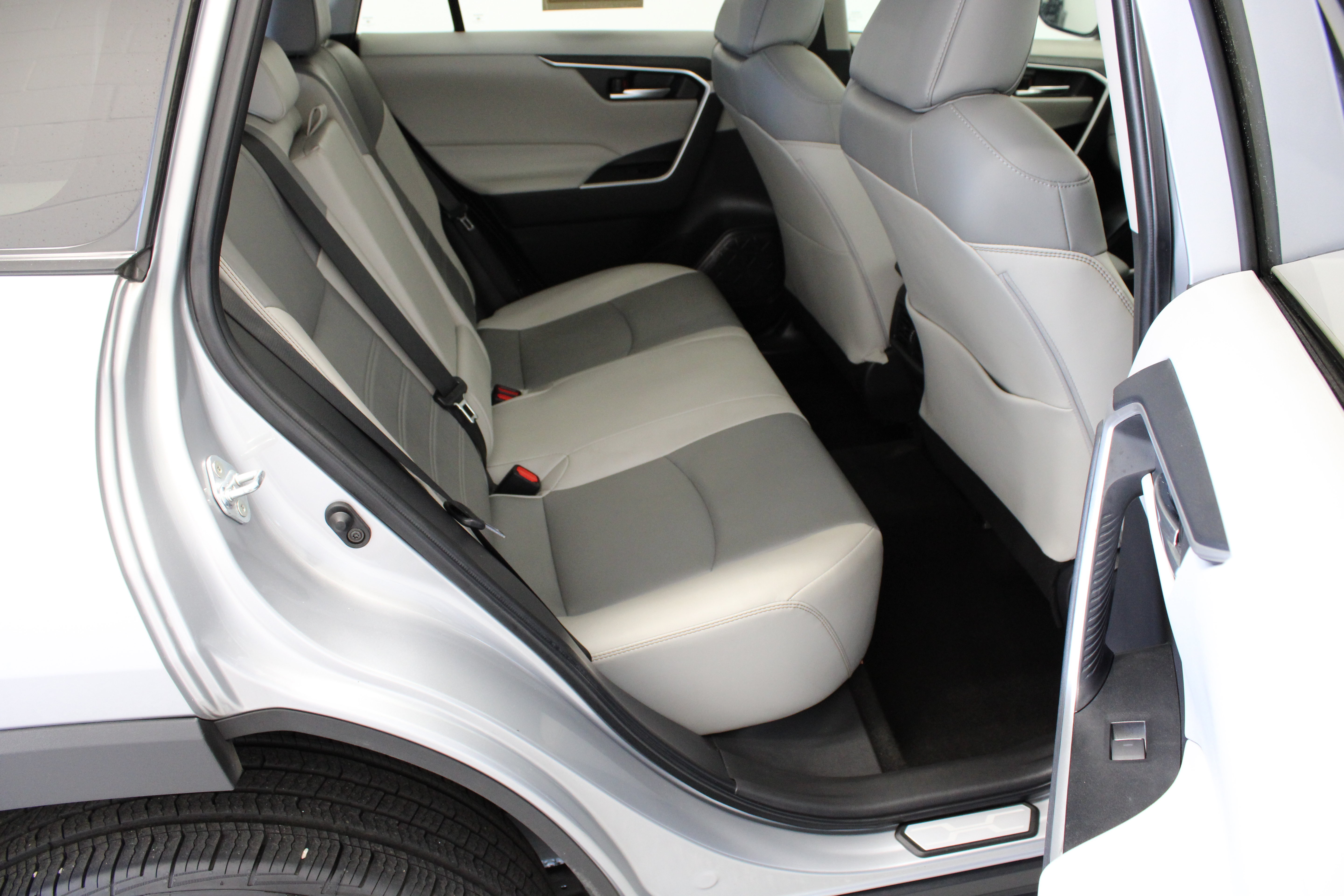 Used 2023 Toyota RAV4 XLE Premium FWD image 35