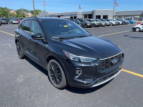 Used 2023 Ford Escape ST-Line Elite w/ Premium Technology Package AWD/4WD image 3
