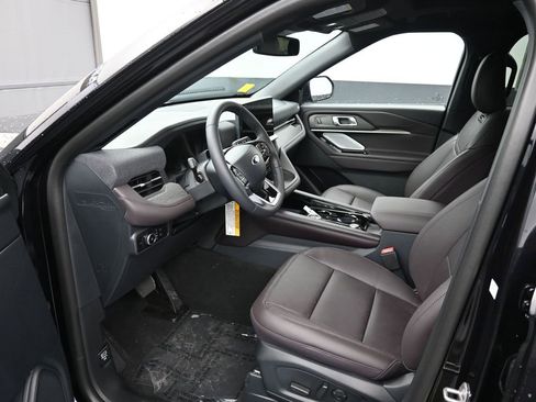 New 2026 Ford Explorer Platinum image 24