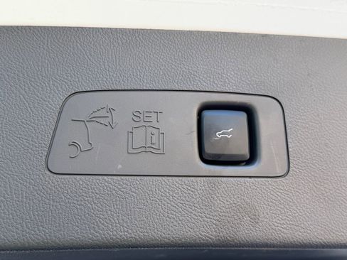 Used 2024 Lincoln Corsair AWD image 24