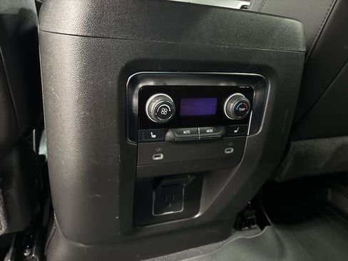 Used 2024 Chevrolet Tahoe High Country AWD/4WD image 15