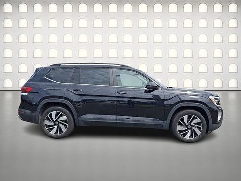 Used 2024 Volkswagen Atlas SE AWD/4WD image 8