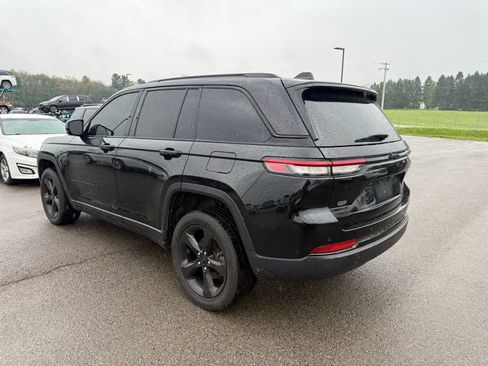 Used 2023 Jeep Grand Cherokee Laredo AWD/4WD image 8