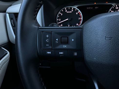 Used 2025 Nissan Rogue SV FWD image 32