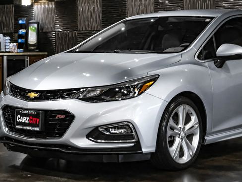 Used 2017 Chevrolet Cruze Premier w/ RS Package FWD image 7