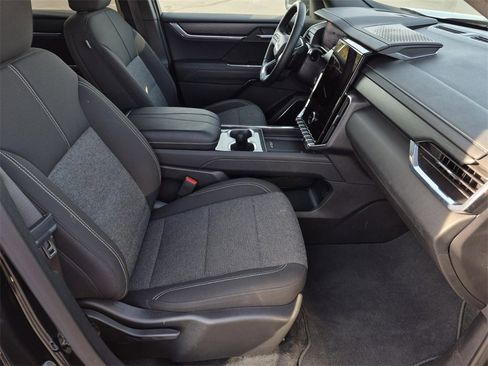 Certified 2025 GMC Acadia Elevation image 11