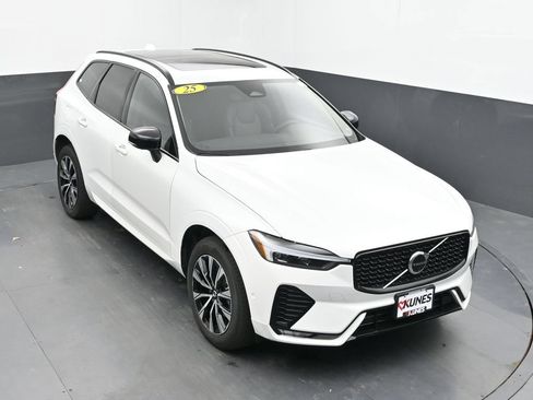 Used 2025 Volvo XC60 B5 Plus AWD/4WD image 40
