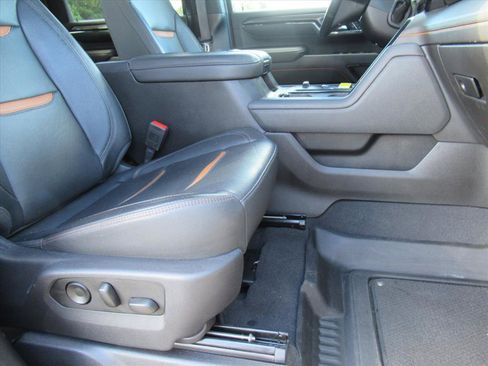 Used 2024 GMC Sierra 2500 AT4 w/ AT4 Premium Plus Package image 11