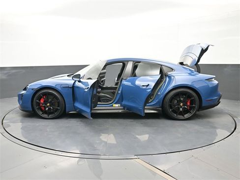 Used 2023 Porsche Taycan GTS image 30