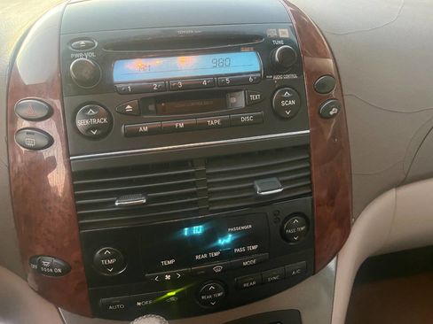 Used 2004 Toyota Sienna XLE image 30