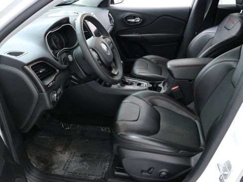 Used 2022 Jeep Cherokee Trailhawk image 23