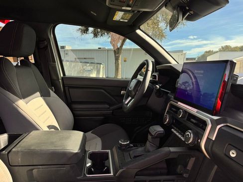 Used 2024 Toyota Tacoma TRD Sport image 32