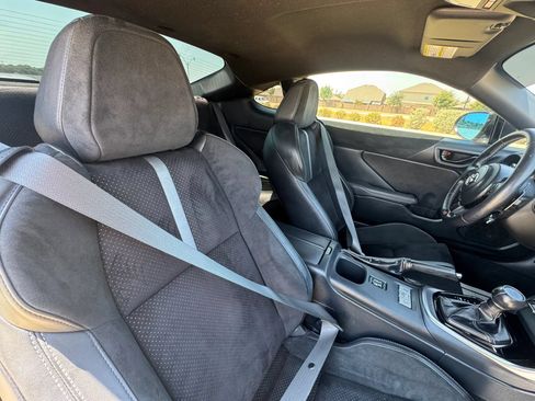 Used 2023 Toyota GR86 Premium RWD image 28