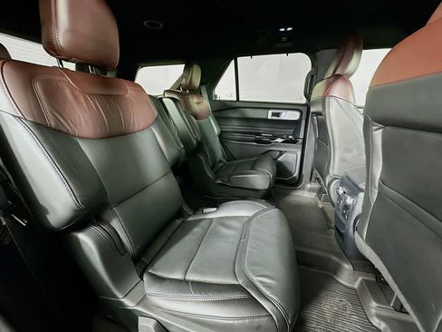 Certified 2021 Ford Explorer Platinum w/ Equipment Group 601A image 33