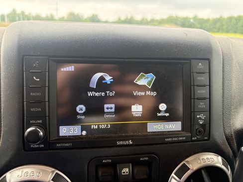 Used 2017 Jeep Wrangler Unlimited Sahara AWD/4WD image 16