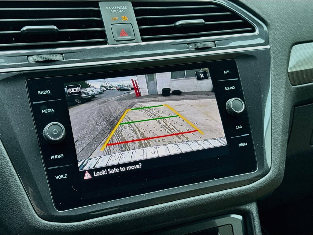 Used 2023 Volkswagen Tiguan SE w/ Panoramic Sunroof Package AWD/4WD image 14