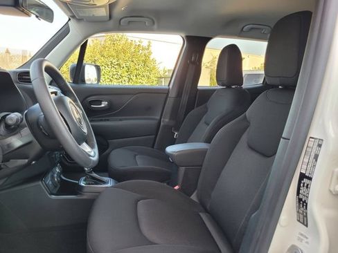 Used 2023 Jeep Renegade Latitude AWD/4WD image 12