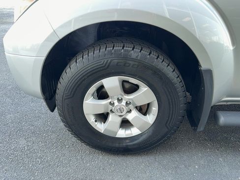 Used 2013 Nissan Frontier SV w/ SV Value Truck Pkg RWD image 28