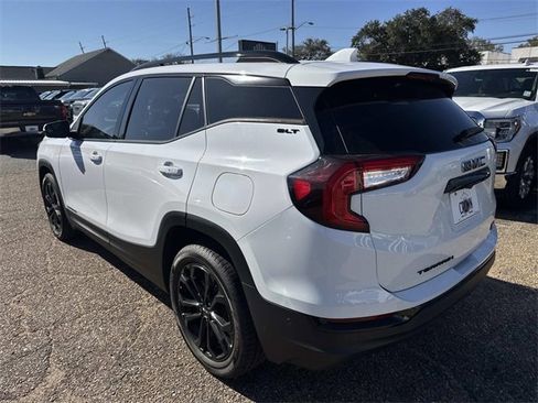 Used 2022 GMC Terrain SLT w/ Elevation Edition image 9