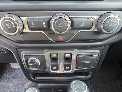 Used 2018 Jeep Wrangler Sport image 19