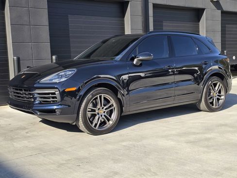 Certified 2023 Porsche Cayenne image 1