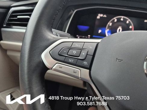 Used 2023 Volkswagen Jetta SE w/ Panoramic Sunroof Package FWD image 27