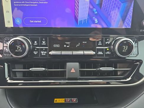 Used 2025 Toyota Highlander Limited image 25