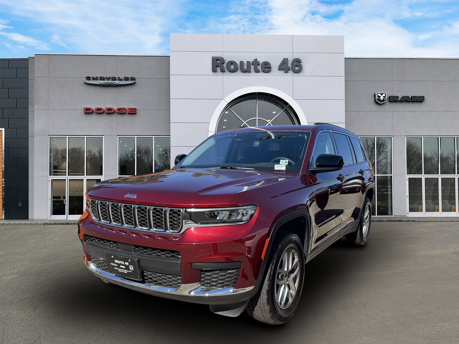 Used 2023 Jeep Grand Cherokee L Laredo w/ Luxury Tech Group I AWD/4WD image 2