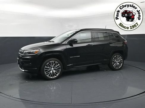 Used 2024 Jeep Compass Limited w/ Elite Group AWD/4WD image 2