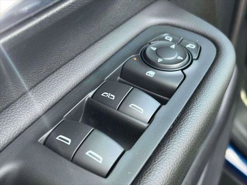 Used 2022 GMC Terrain SLT w/ Tech Package image 15