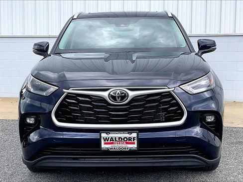 Used 2026 Toyota Highlander XLE AWD/4WD image 3