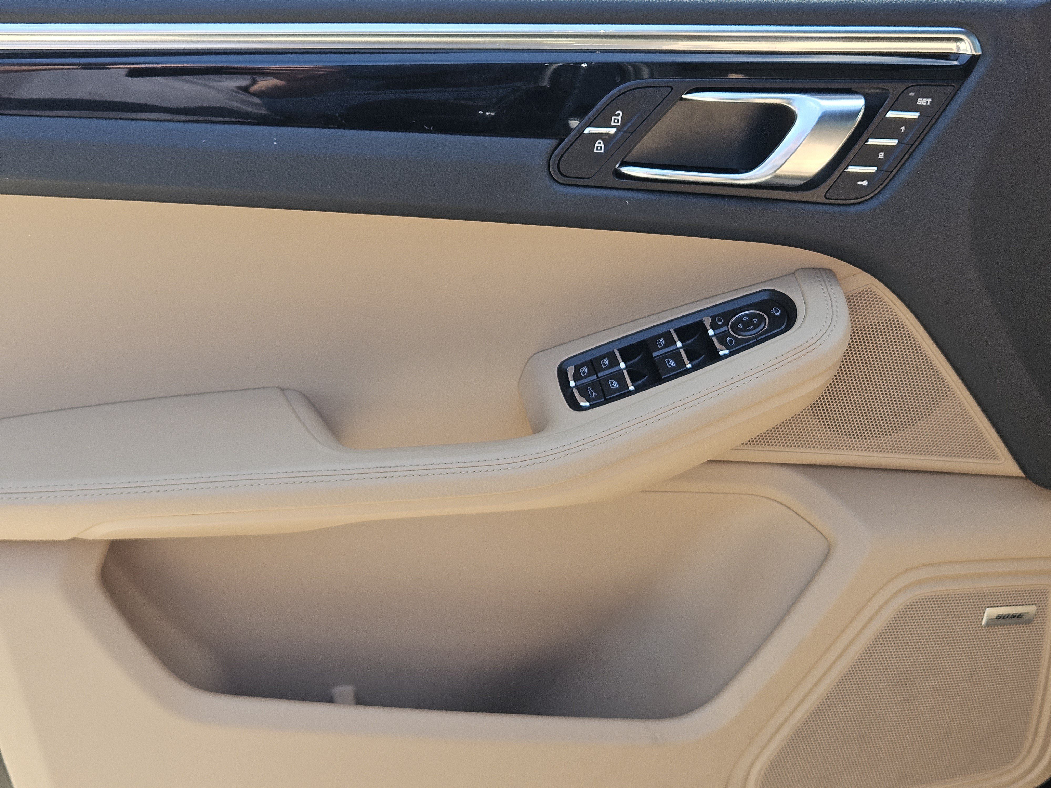 Certified 2026 Porsche Macan AWD/4WD image 22