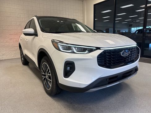New 2025 Ford Escape SE w/ PHEV Premium Package image 9