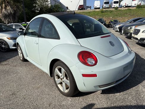 Used 2010 Volkswagen Beetle Coupe FWD image 5