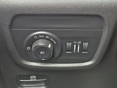 Used 2022 Jeep Grand Cherokee Limited image 22