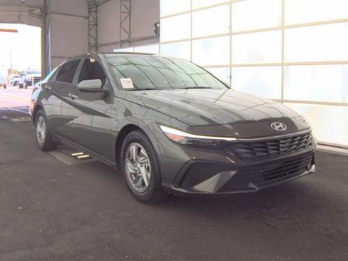 Used 2026 Hyundai Elantra SE w/ Cargo Package FWD image 4