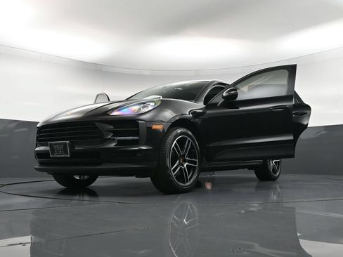 Certified 2020 Porsche Macan AWD/4WD image 38