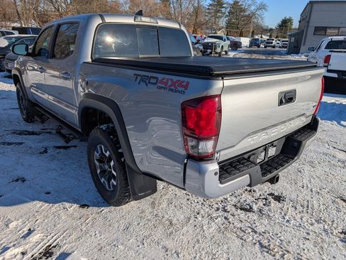 Used 2019 Toyota Tacoma TRD Off-Road w/ Technology Package image 5