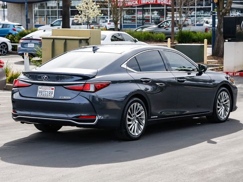 Certified 2022 Lexus ES 300h Luxury image 4