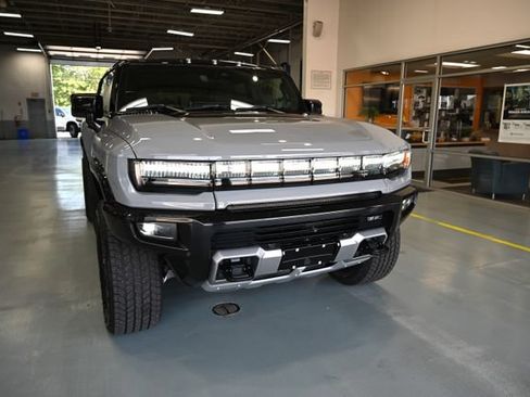 New 2026 GMC Hummer EV SUV w/ LPO, Dark Essentials Package AWD/4WD image 3