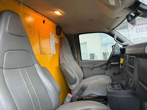 Used 2019 GMC Savana 3500 Extended w/ Driver Convenience Package image 21