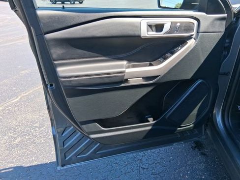 Used 2023 Ford Explorer XLT w/ Equipment Group 202A AWD/4WD image 9