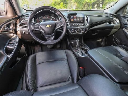 Used 2018 Chevrolet Malibu Hybrid w/ Leather Package FWD image 16
