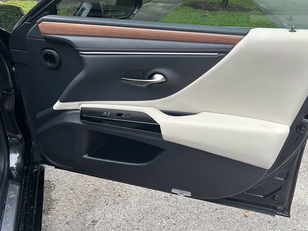 Used 2025 Lexus ES 350 w/ Premium Package FWD image 28