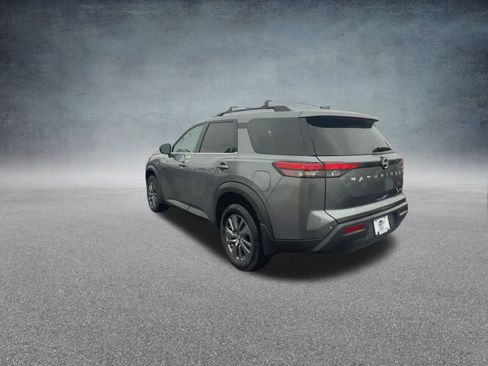 Used 2024 Nissan Pathfinder SV image 18