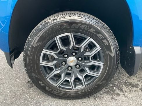 Used 2023 Chevrolet Colorado LT w/ LT Convenience Package III AWD/4WD image 19