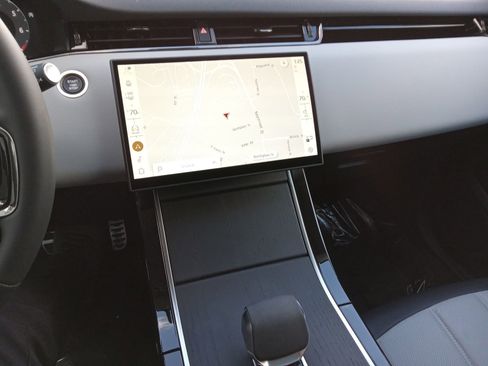 Used 2025 Land Rover Range Rover Evoque Dynamic SE image 16