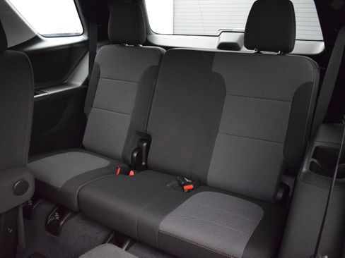 Used 2021 Chevrolet Traverse LT image 15